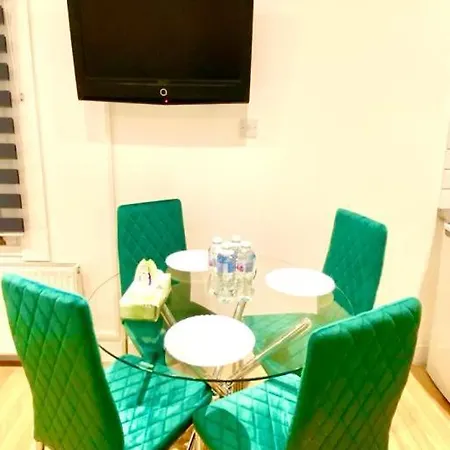 One Bedroom Apartment Queen'S Park In Central London Exterior photo