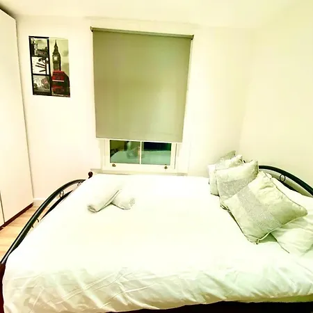 One Bedroom Apartment Queen'S Park In Central London Exterior photo