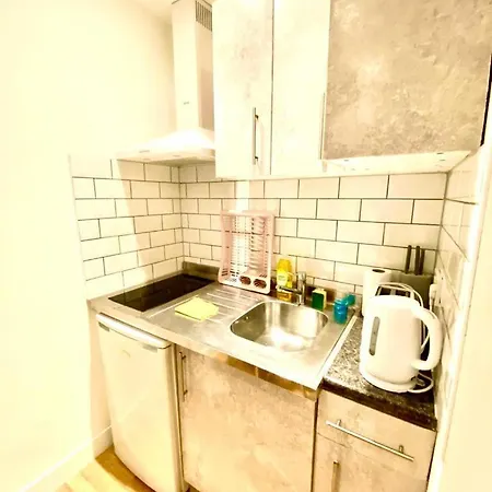 One Bedroom Apartment Queen'S Park In Central London Exterior photo