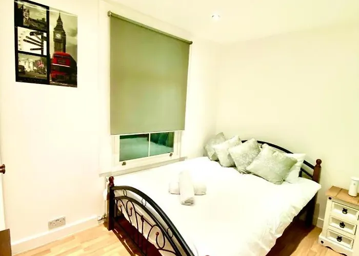 One Bedroom Apartment Queen\'S Park In Central London
