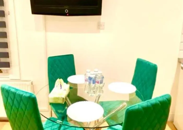 One Bedroom Apartment Queen\'S Park In Central London